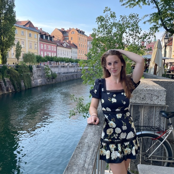 Meet your Posher, Treat your - Picture 1 of 1